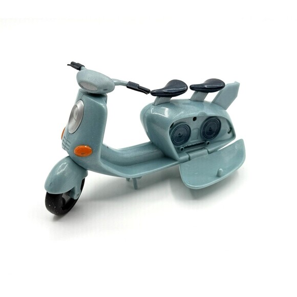 Vintage Lil’ Bratz 2002 MGA Entertainment Blue Vespa / Moped Scooter - Picture 1 of 5